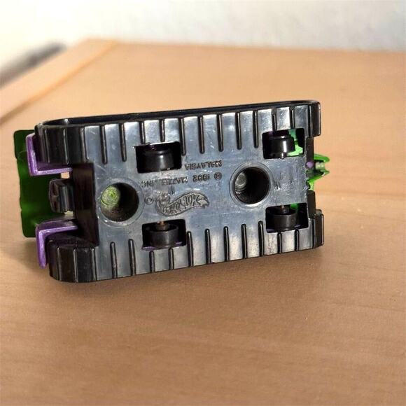 Vintage 1992 Hot Wheels Treadator Tank 1:64 Green Purple All Terrain - Picture 9 of 9